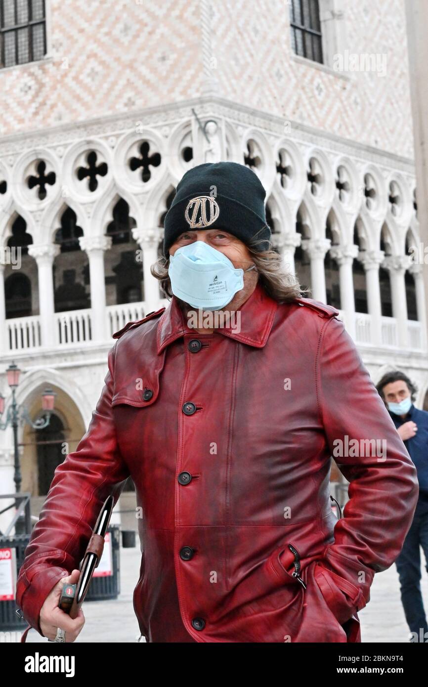 05/02/2020 Venice, Italy After Coronavirus, Piazza San Marco closed for a video appeal by Zucchero The singer (who has a house in the city) engaged in a promotional message for Venice and Italy VENICE. Piazza San Marco closed, from 16.30 to 21.30 on Saturday 2 May for the shooting of a 'promotional and communication video' by Zucchero Fornaciari. It is - reads the premise of the ordinance prohibiting the transit of people and signed by the commander of the local police, Marco Agostini - of a video 'in favor of Venice and Italy'. For his performance: a piano, alone, in the center of the square. Stock Photo