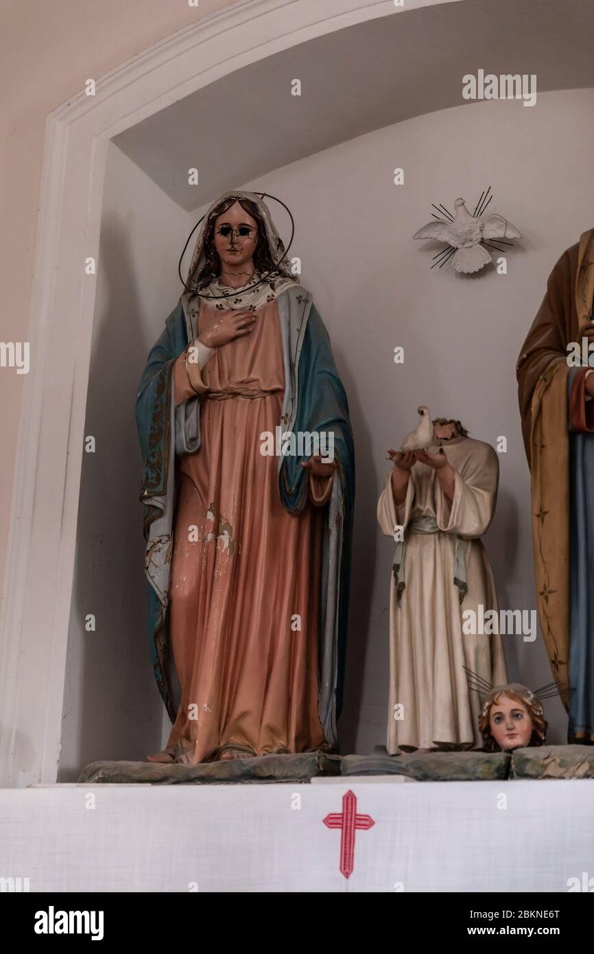 Broken statue jesus hires stock photography and images Alamy