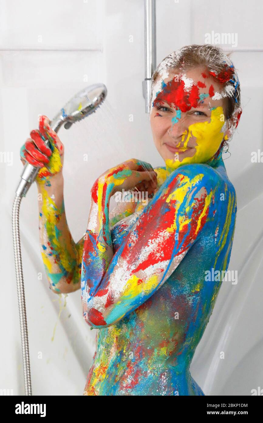 Model Fee after her bodyart campaign with Jörg Düsterwald. Body painting models are just works of art until the next shower. Hameln, May 4th, 2020 Stock Photo