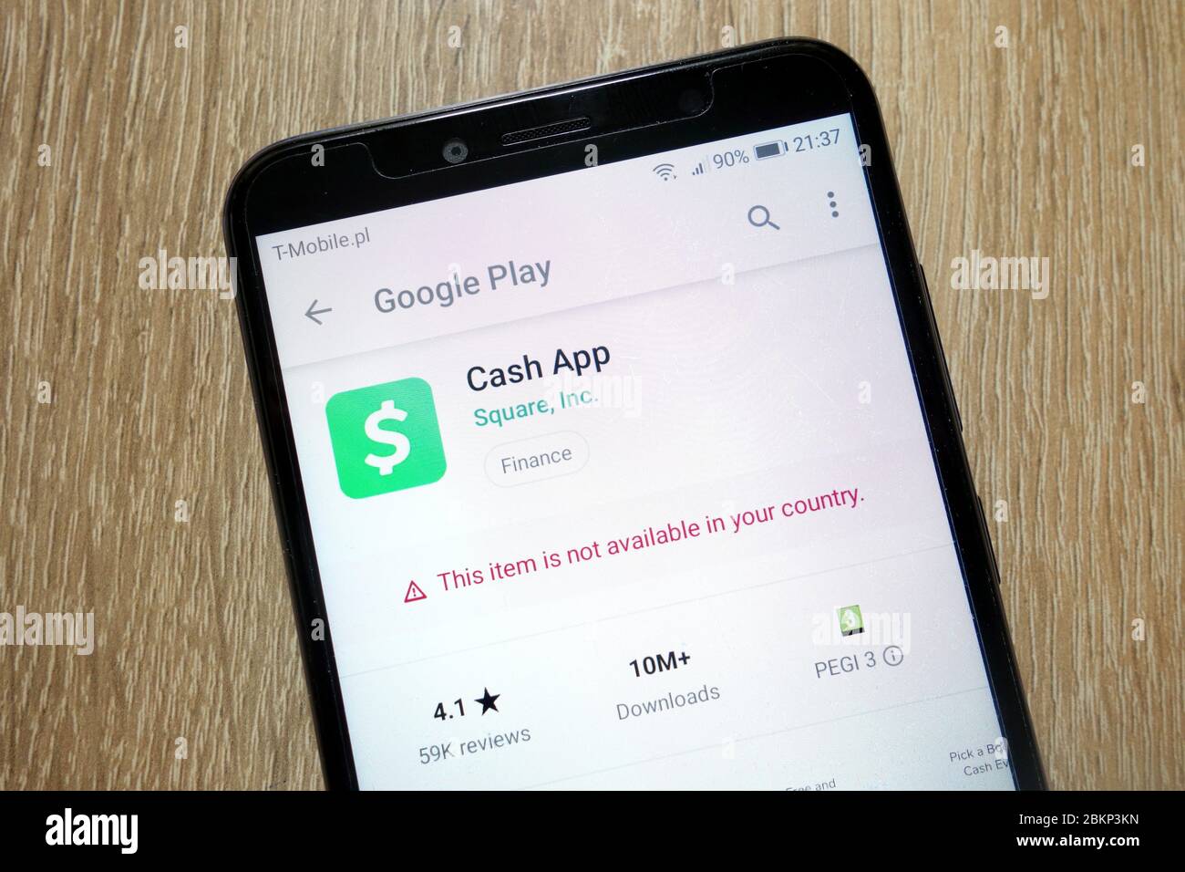 Square Cash app on Google Play Store website displayed on smartphone Stock Photo