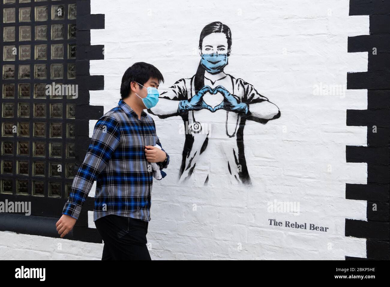 Glasgow, Scotland, UK. 5th May, 2020. A new piece of Rebel Bear COVID-19 inspired artwork appears in the West End of Glasgow Credit: Kay Roxby/Alamy Live News Stock Photo