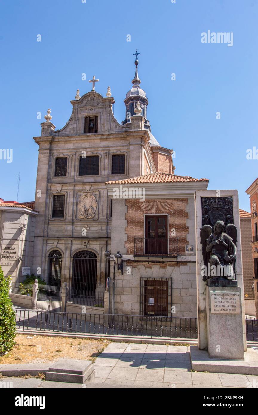 Main Facade of the Castrense Cathedral Church Next to it Monument to the Victims of the Attack on King Alfonso XIII and Victoria Eugenia in Madrid de Stock Photo