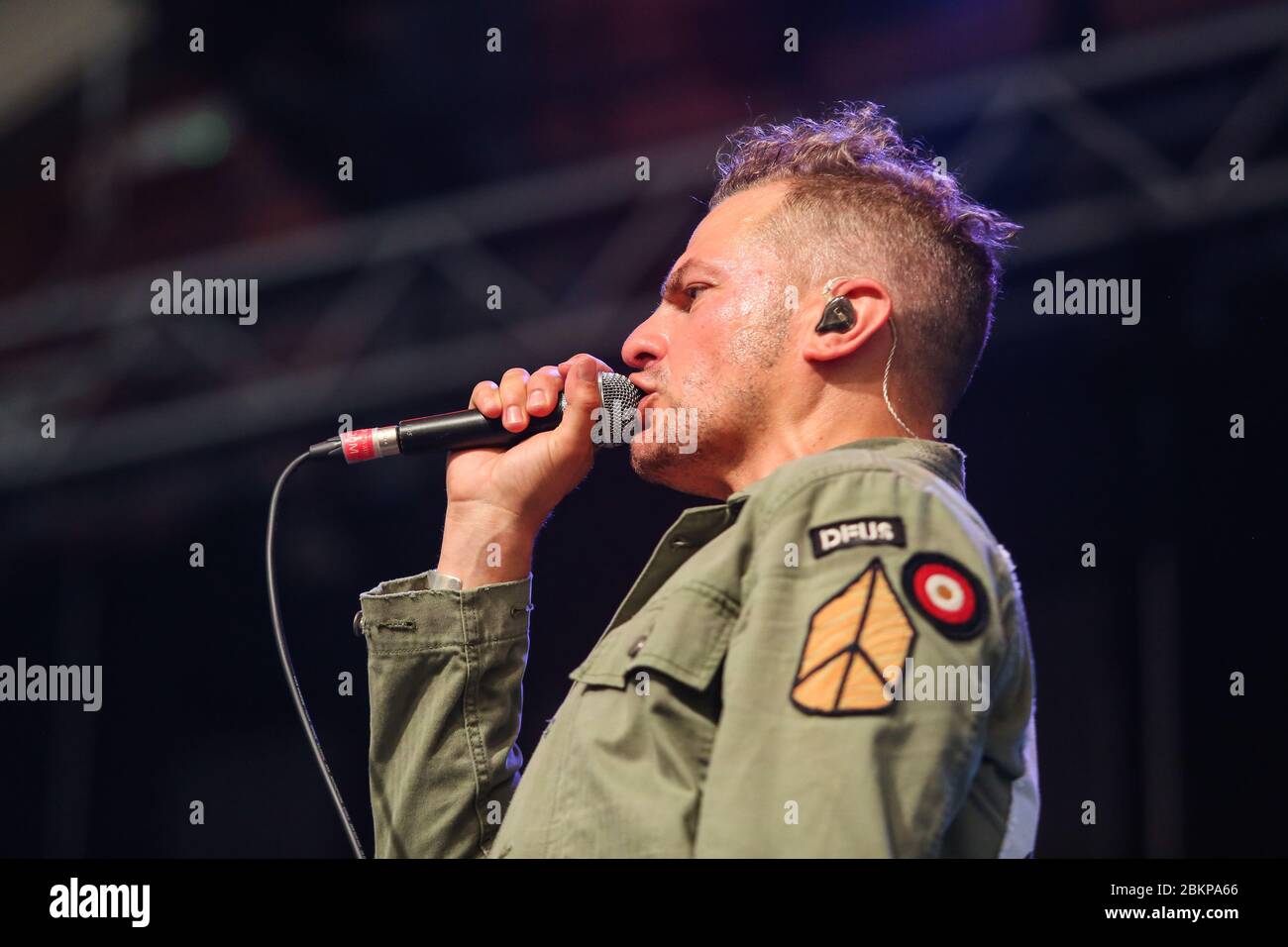 Toploader matt knight hires stock photography and images Alamy