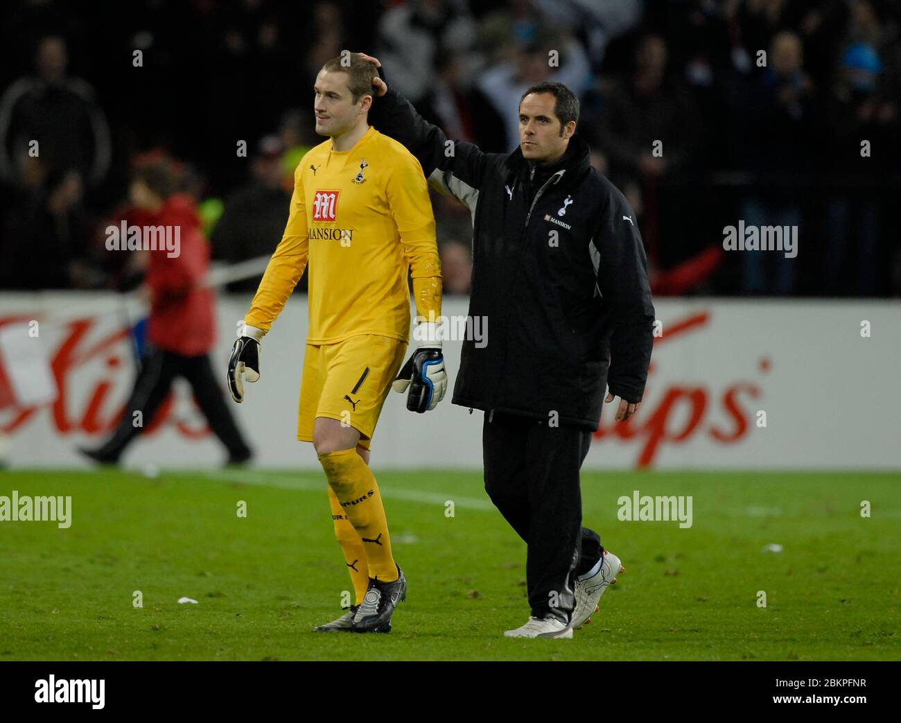 EINDHOVEN, NEDERLAND. MARCH 12: Paul Robinson (Spurs goalkeeper).  During UEFA Cup Round of 16 Second Leg between PSV Eindhoven and Tottenham Hotspur Stock Photo