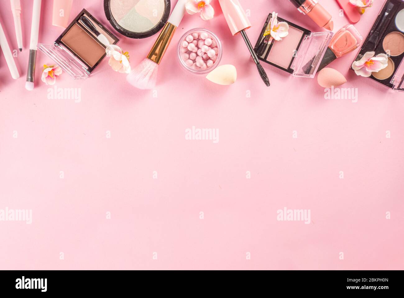 Makeup Girl Makeup Makeup Mirror Nail Polish Beauty Romantic Advertising Background  Backgrounds | PSD Free Download - Pikbest, image size:1300x957