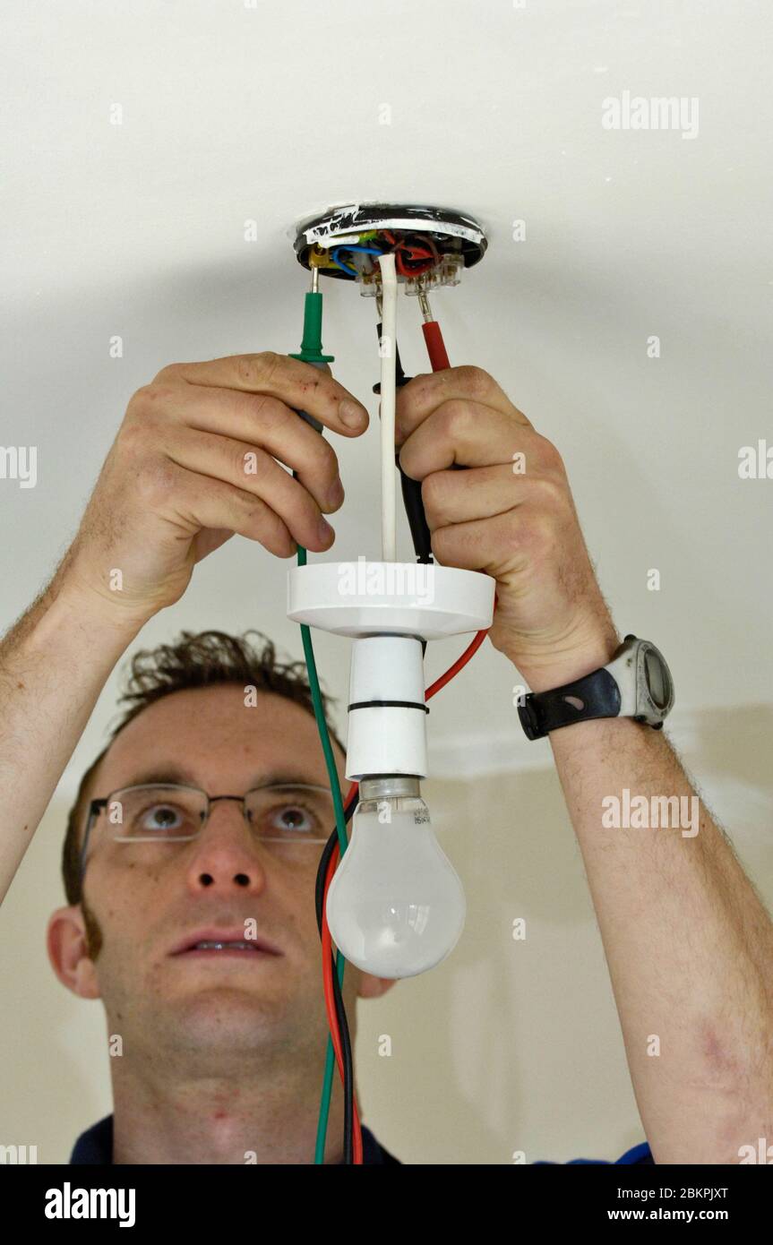 Testing circuit bulb hires stock photography and images Alamy
