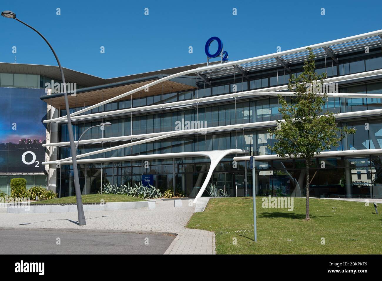 Slough, Berkshire, UK. 5th May, 2020. Mobile phone operator O2 and Virgin  Media are reported to be in talks for a possible merger. O2 is owned by  Spanish company Telefonica and Virgin