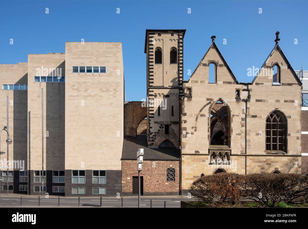 Köln, Alt St. Alban und Wallraf-Richartz-Museum Stock Photo