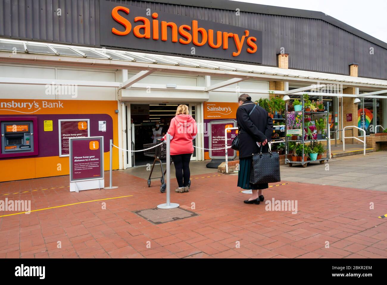 Supermarket uk queue woman hires stock photography and images Alamy