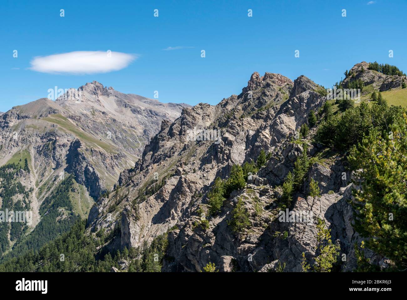 France, Hautes-Alpes (05), Queyras Regional Nature Park, Val d'Escreins Nature Reserve, Guillestre, Col de la Coulette, viewpoint from the Vars ridge between the Col de la Coulette (2362m) and the Col de la Scie (2362m) Stock Photo