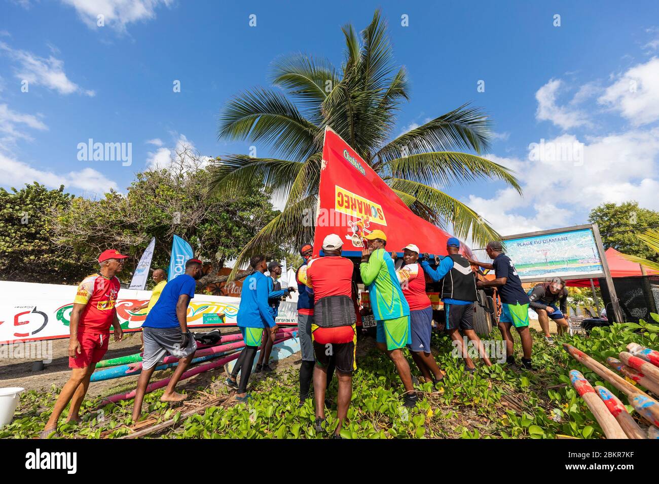 France, Martinique, Baie du Diamant, yole ronde de Martinique, Start from  the beach, race for inscription on the intangible heritage of UNESCO Stock  Photo - Alamy