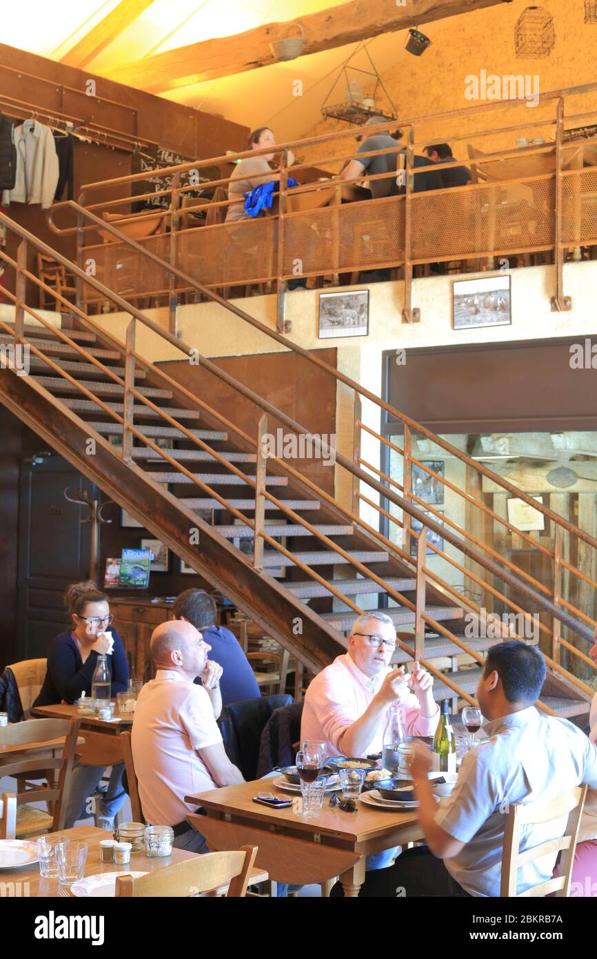 France, Haute Vienne, Limoges, Les Tables du Bistrot, traditional  restaurant Stock Photo - Alamy