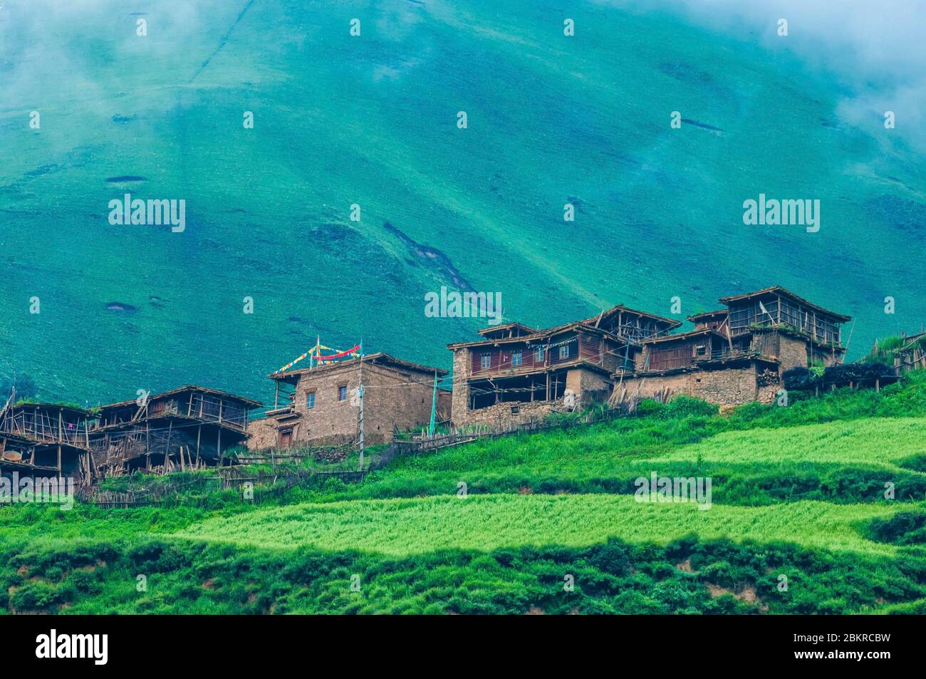 China, eastern Tibet, or Kham, Sichuan, Gyarong gorges, villages and farms with traditional architecture Stock Photo