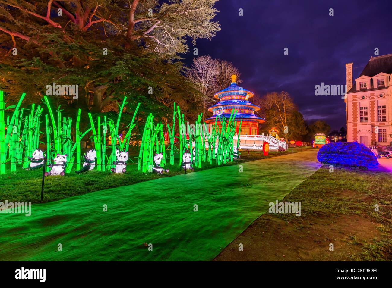 Chinese lantern festival panda hi-res stock photography and images - Alamy