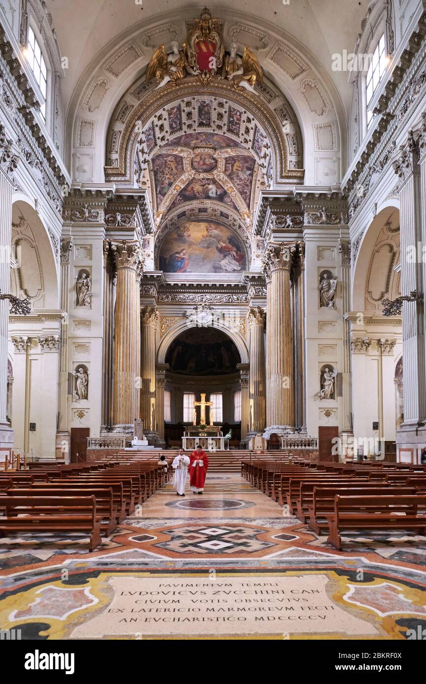 Italy, Emilia Romagna, Bologna, Interior of Bologna Cathedral (Cattedrale Metropolitana di San