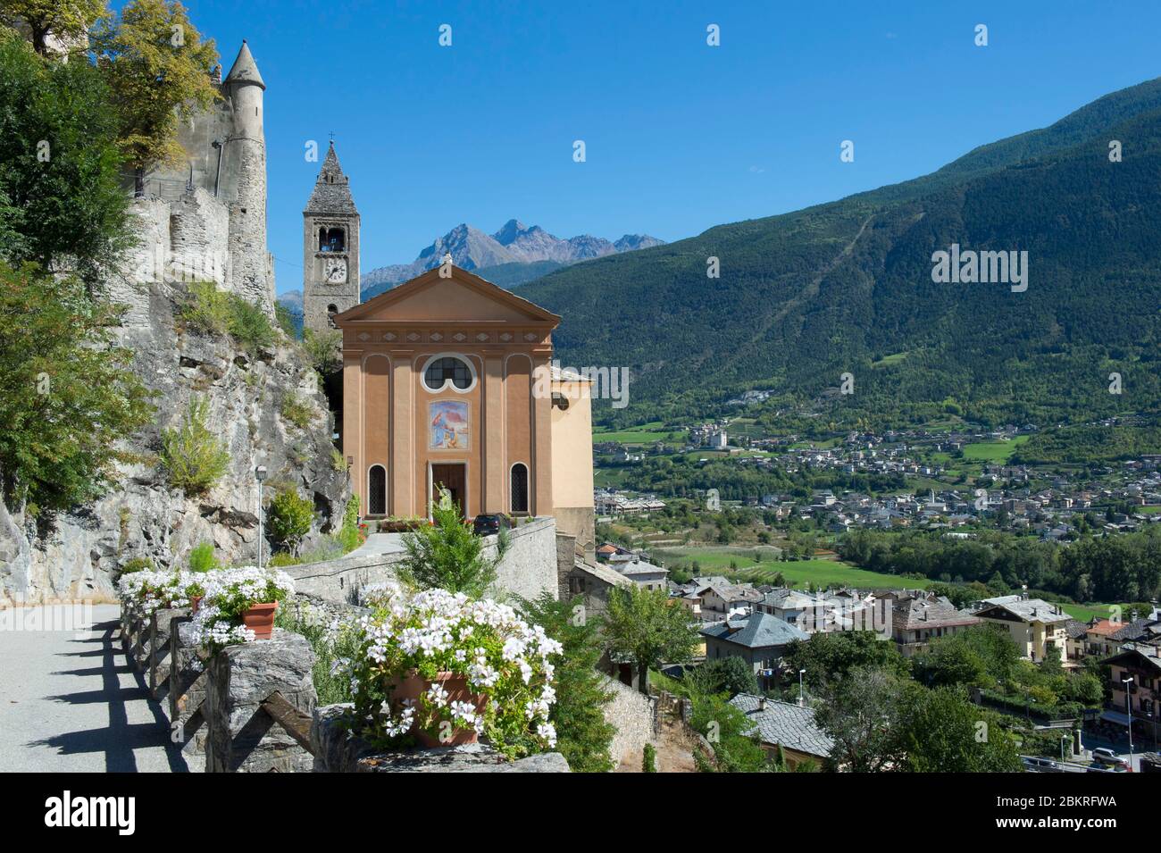 Italy, Aosta Valley, the castle and the Church of Saint Peter surrounded by vineyards dominate the Dora Baltea valley Stock Photo