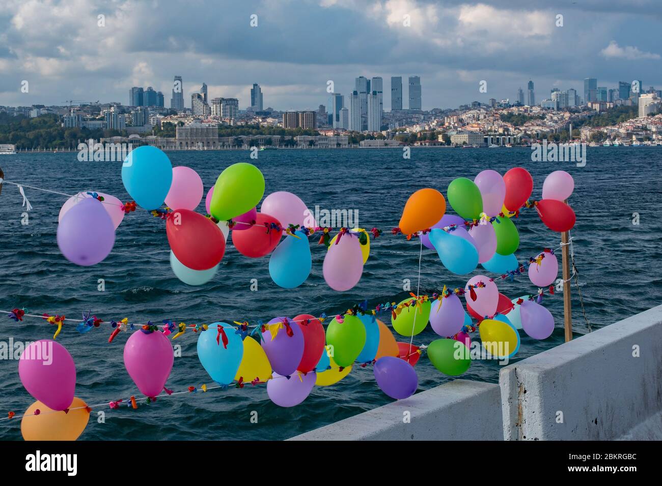 Turkey, Istanbul, pedestrian space walk along the Bosphorus, Asian shore, inflated balloons for