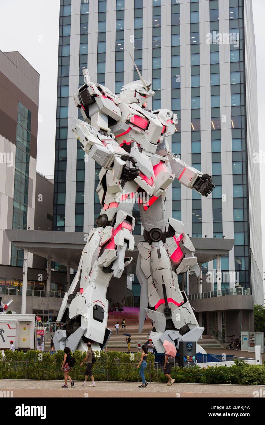 Japan, Honshu Island, Kanto region, Tokyo, Odaiba, DiverCity Tokyo Plaza shopping center, statue of Unicorn Gundam Stock Photo