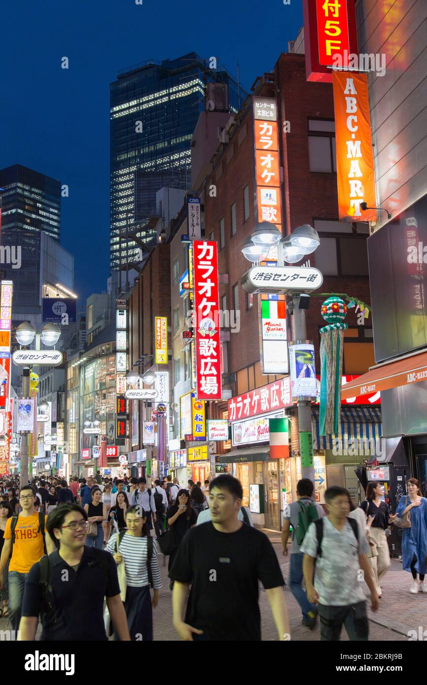 Japan, Honshu Island, Kanto region, Tokyo, Shibuya district, Shibuya crossroads Stock Photo