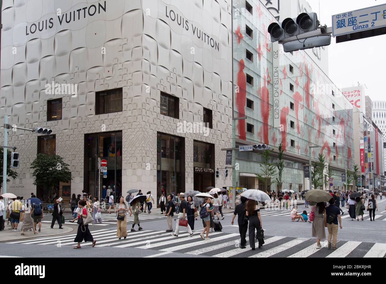 Louis Vuitton Ginza Flagship Store Facade In Tokyo Stock Photo - Download  Image Now - Facade, Flagship Store, Japan - iStock