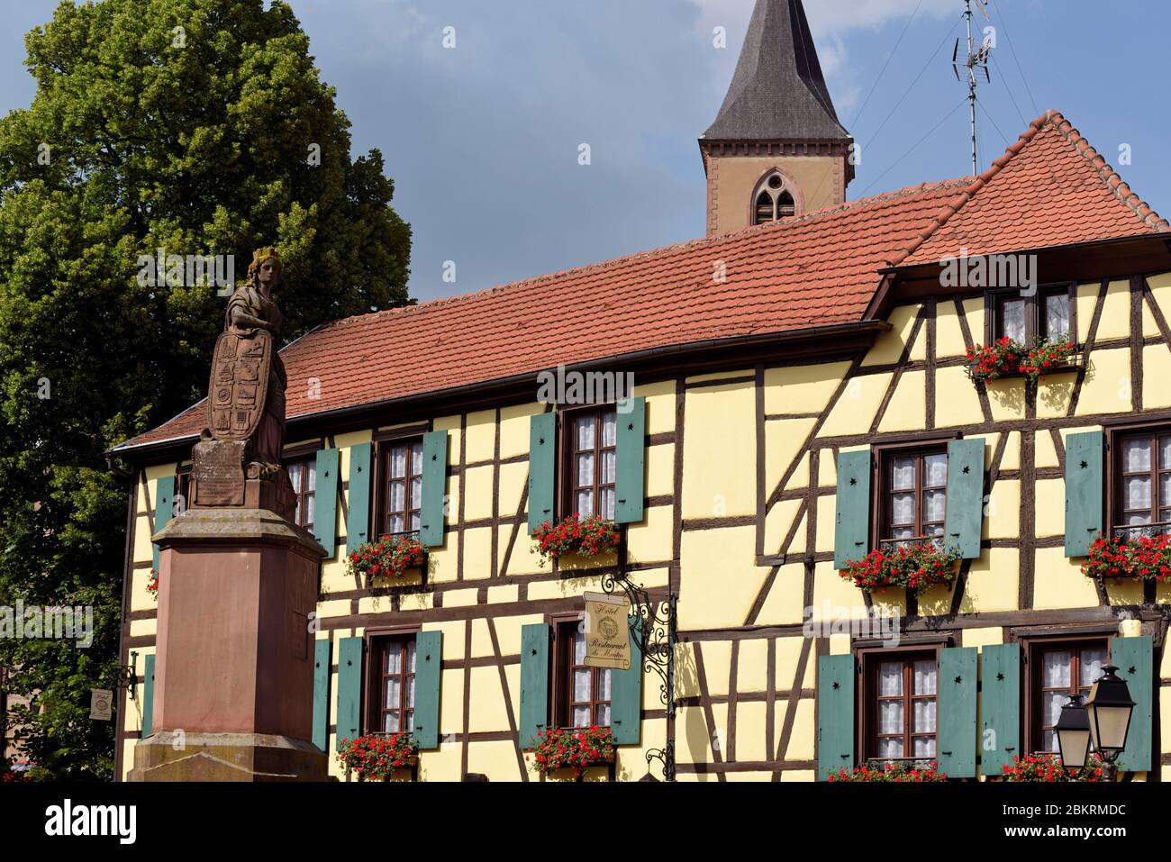 France, Haut Rhin, Ribeauville, Place de la Sinne, fountain, bell tower of the Saint Gregoire church, half-timbered house Stock Photo