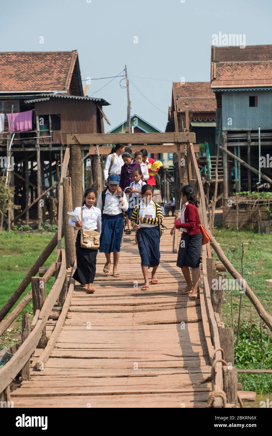 Cambodia, Kompong Kleang or Kampong Kleang, village on stilts by Tonle Sap lake, school girls Stock Photo