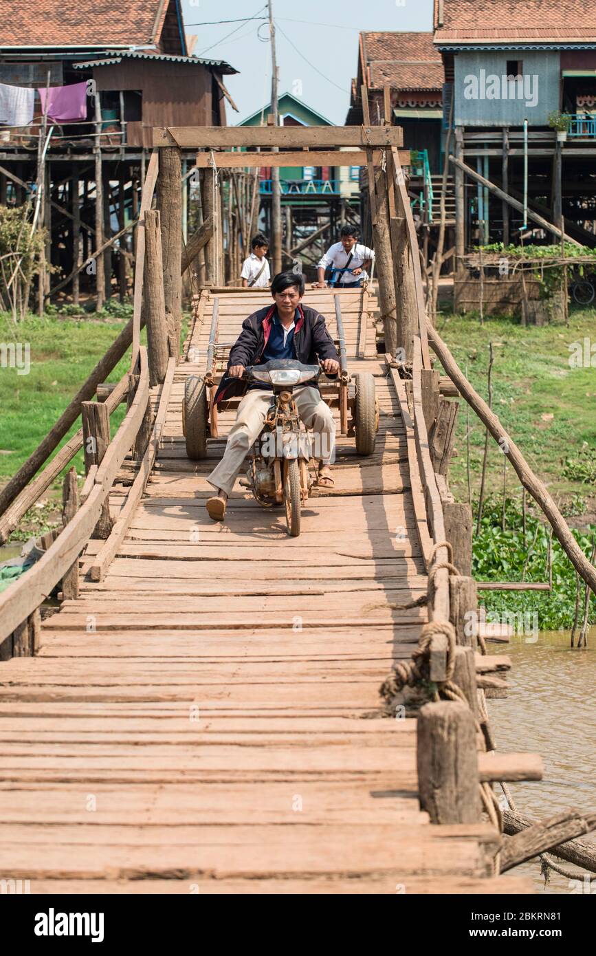 Cambodia, Kompong Kleang or Kampong Kleang, village on stilts by Tonle Sap lake, motorcycle carrier Stock Photo