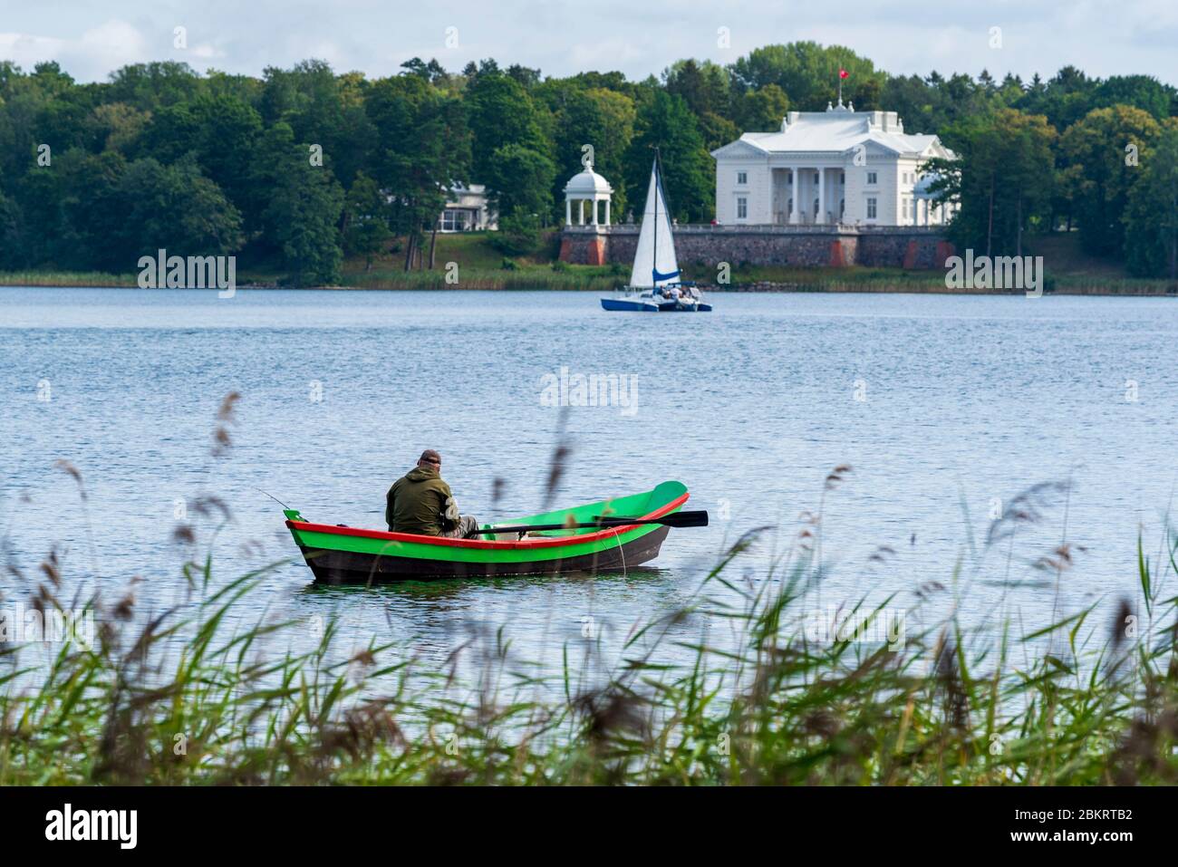 Lithuania (Baltic States), Vilnius County, Trakai National Historic Park, Uzutrakis Manor built 1902 and the residential manor of the Tyszkiewicz family, Lake Galve, rowing boat Stock Photo