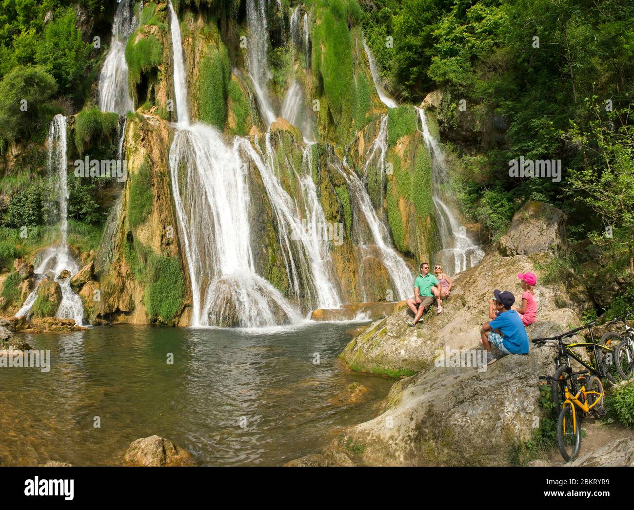 France, Ain Bregnier Cordon, ViaRhona, small family enjoying the freshness of the Glandieu waterfall Stock Photo