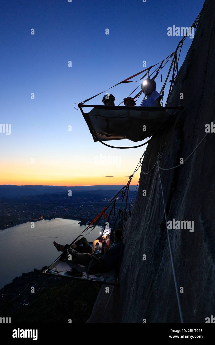France, Haute Savoie, Annecy, preparation for a night on the wall in  portaledge above the lake with Inax Aventure Stock Photo - Alamy