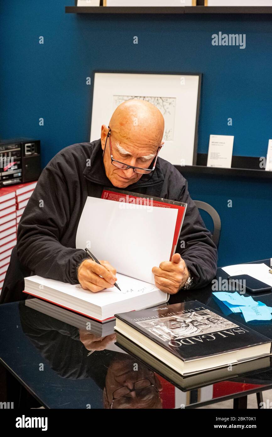 France, Paris, Marais district, Galerie Polka, dedication of the photographer Sebastiao Salgado Stock Photo