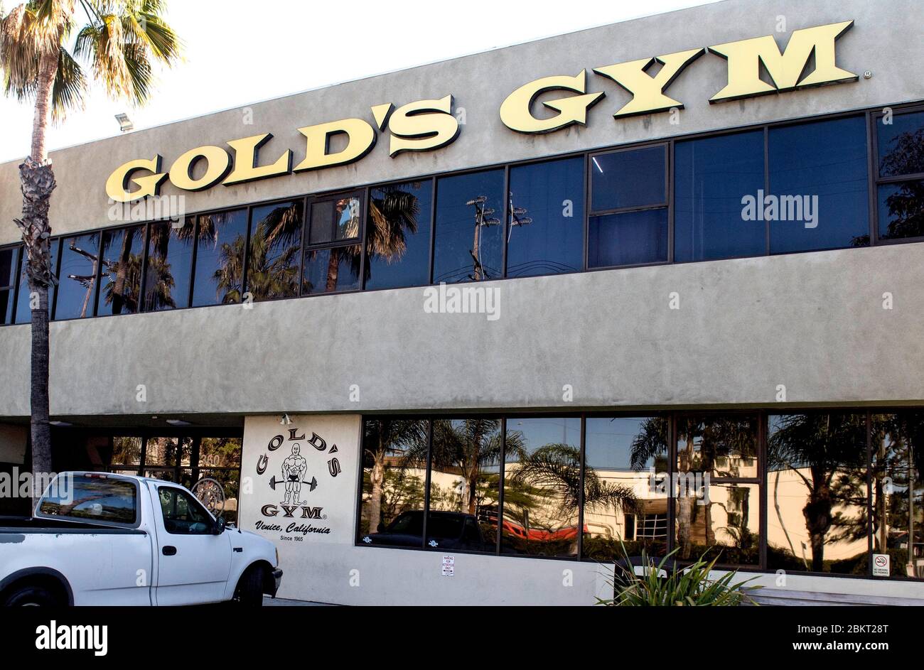 Venice, California, USA. 05th May, 2020. Gold's Gym has filed for Chapter 11 bankruptcy protection in the wake of the COVID-19 pandemic. There are more than 700 Gold's Gyms around the world, the majority of which are franchises. A statement by CEO Adam Zeitsiff reads, ''This has been a complete and total disuption of every one of our business norms, so we needed to take quick, decisive actions to enable us to get back on track. Credit: Brian Cahn/ZUMA Wire/Alamy Live News Stock Photo