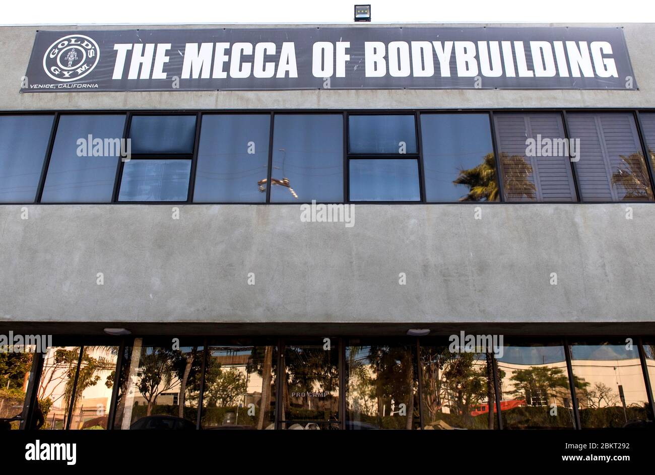 Venice, California, USA. 05th May, 2020. Gold's Gym has filed for Chapter 11 bankruptcy protection in the wake of the COVID-19 pandemic. There are more than 700 Gold's Gyms around the world, the majority of which are franchises. A statement by CEO Adam Zeitsiff reads, ''This has been a complete and total disuption of every one of our business norms, so we needed to take quick, decisive actions to enable us to get back on track. Credit: Brian Cahn/ZUMA Wire/Alamy Live News Stock Photo