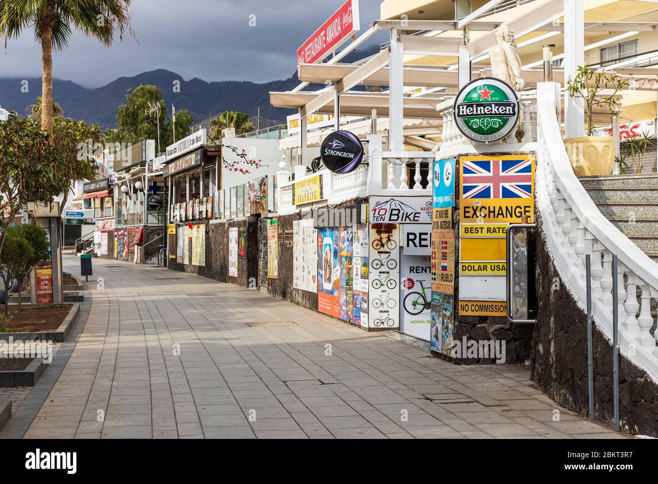Bars and restaurants on Avenida de Espana closed and locked up during