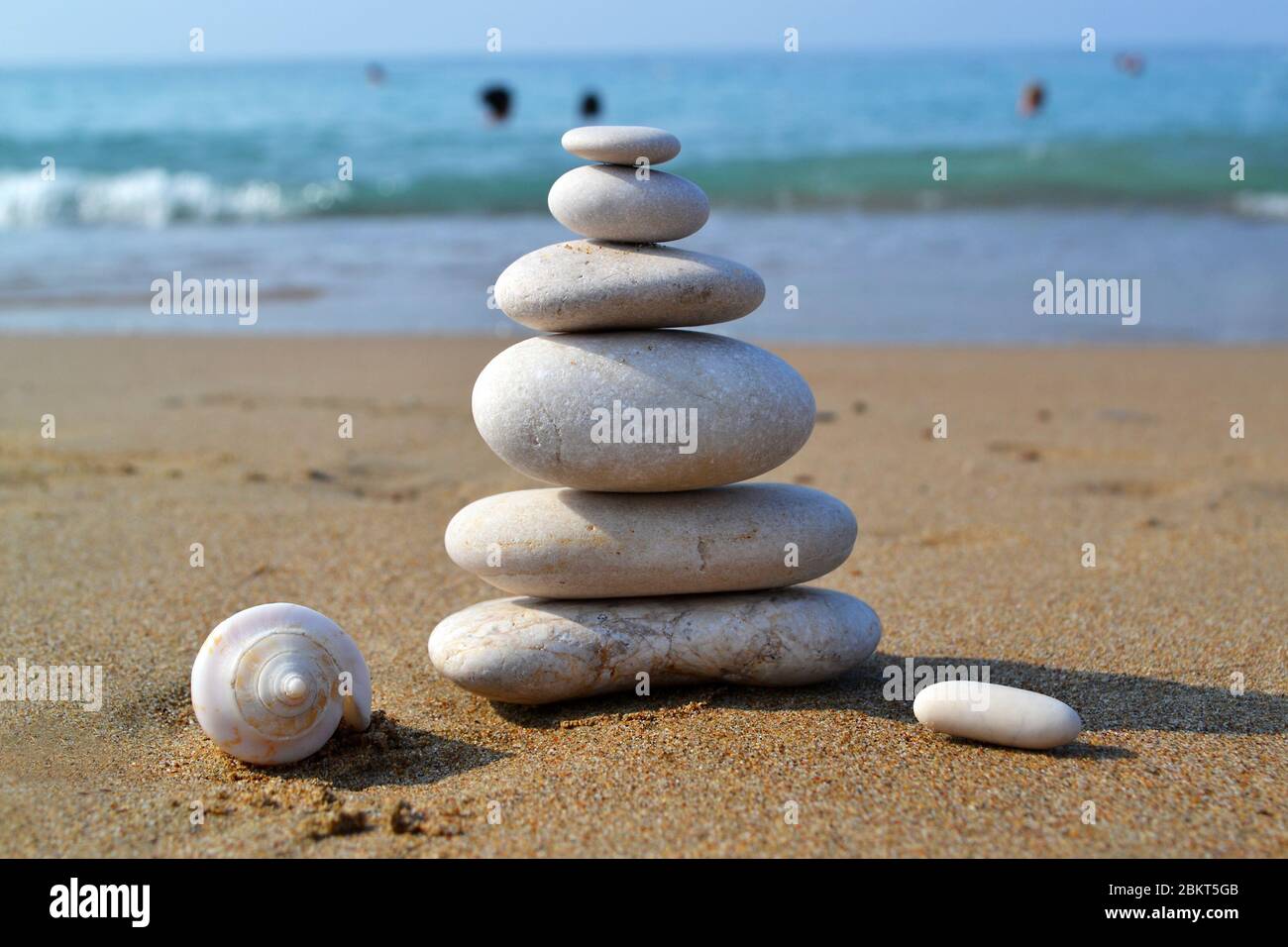 Pebble stone tower at the beach hi-res stock photography and images - Alamy