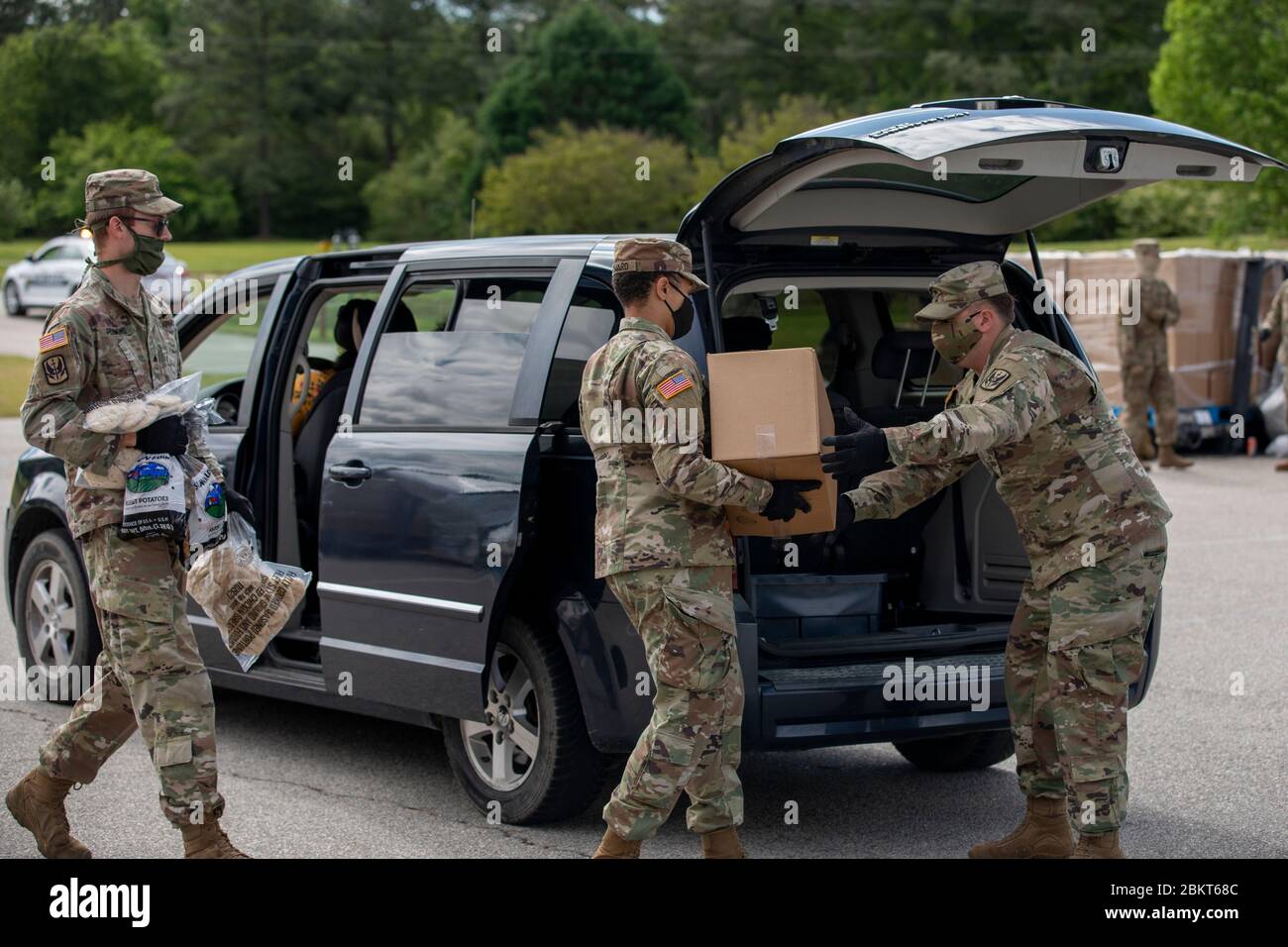 North Carolina State National Guard soldiers assist with food
