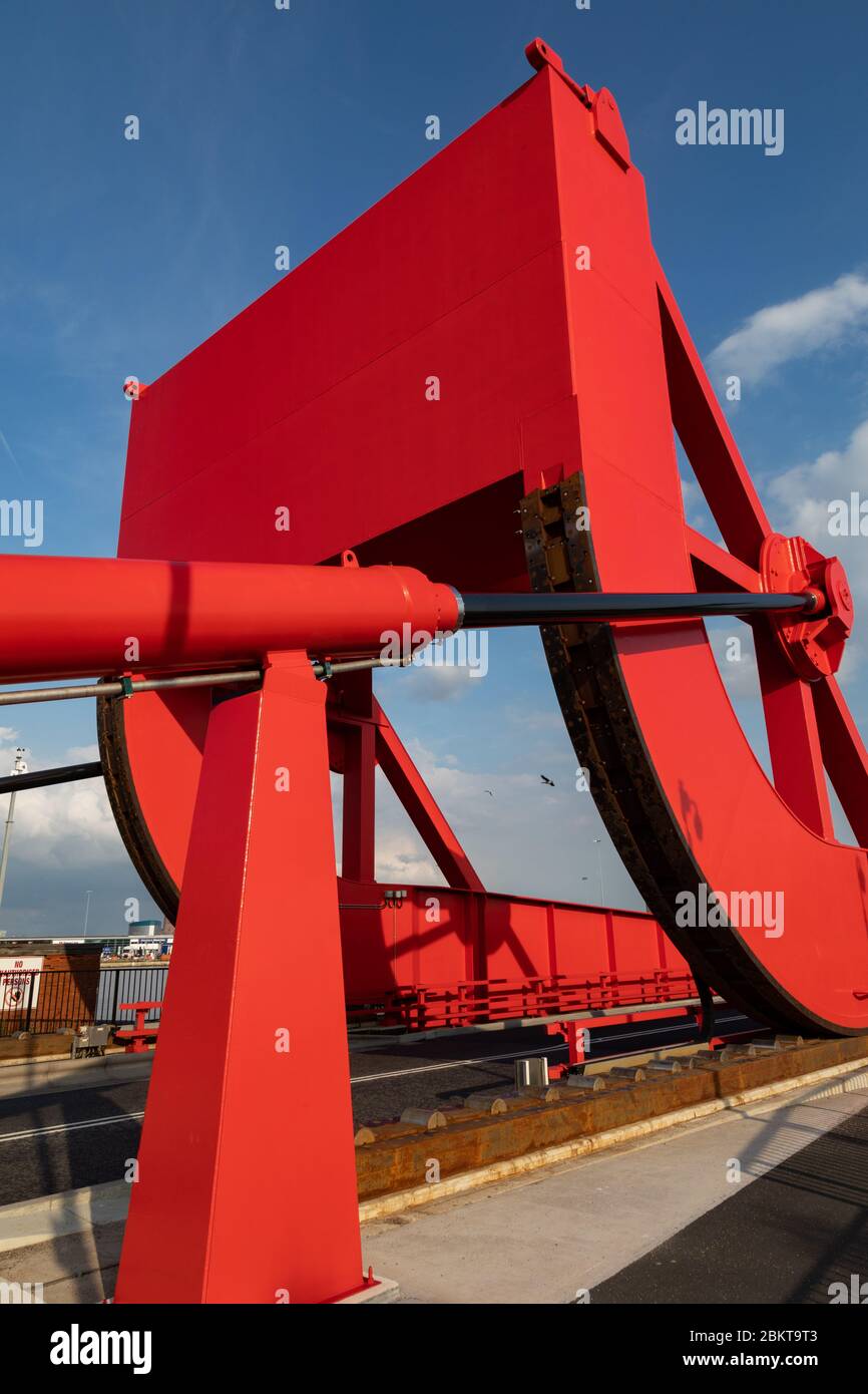 Single leaf bascule bridge hi-res stock photography and images - Alamy