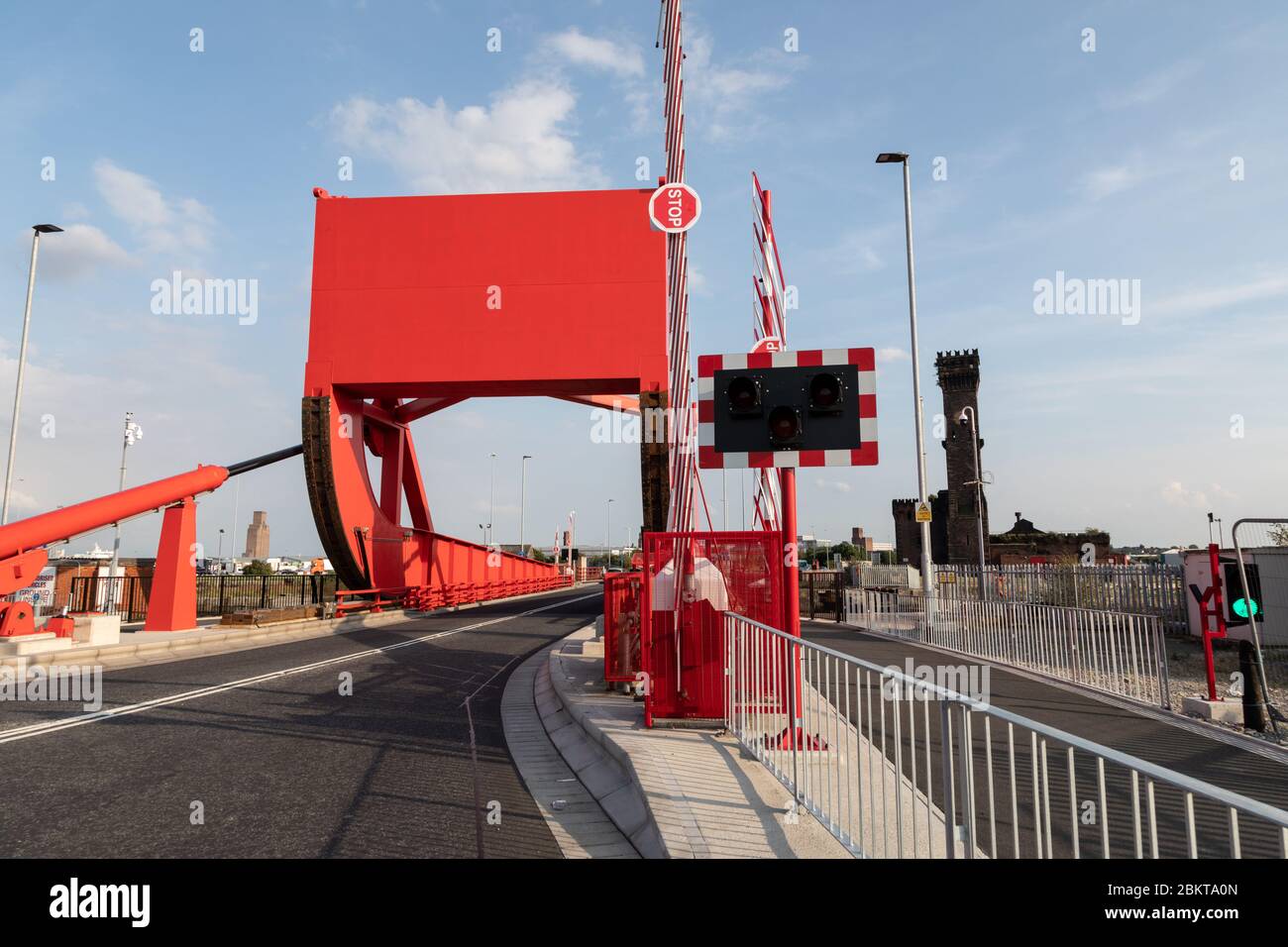Single leaf bascule bridge hi-res stock photography and images - Alamy
