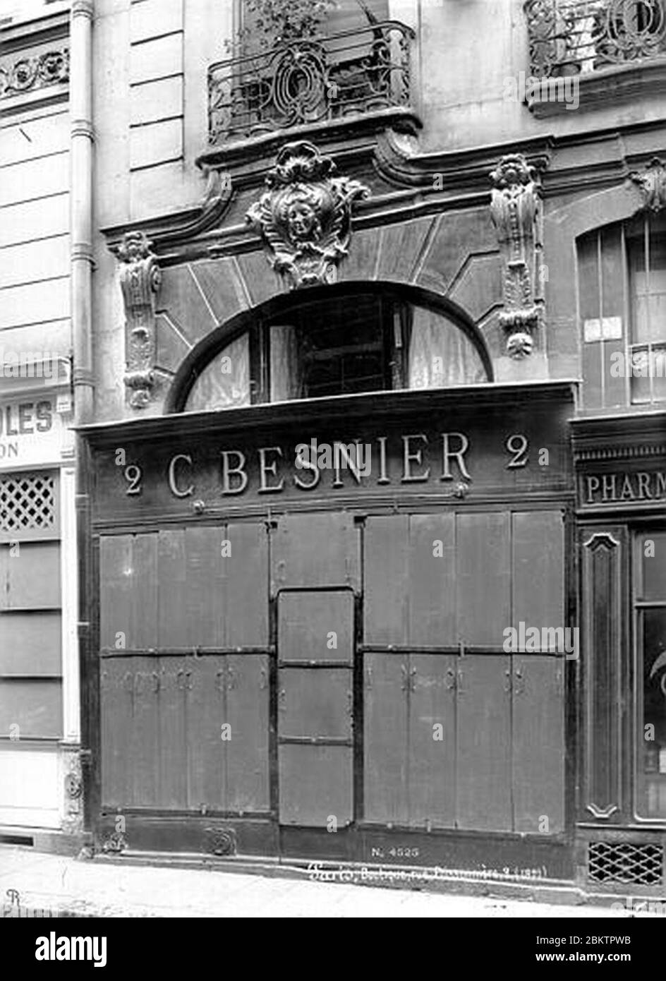 Hôtel de Noisy (ancien) - Façade sur la rue Poissonnière Ancien portail - Paris 02 - Médiathèque de l'architecture et du patrimoine - Stock Photo