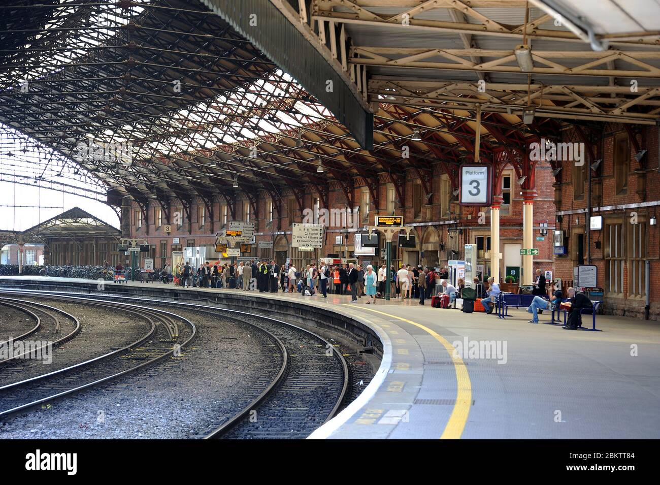 Bristol temple meads station platform hires stock photography and