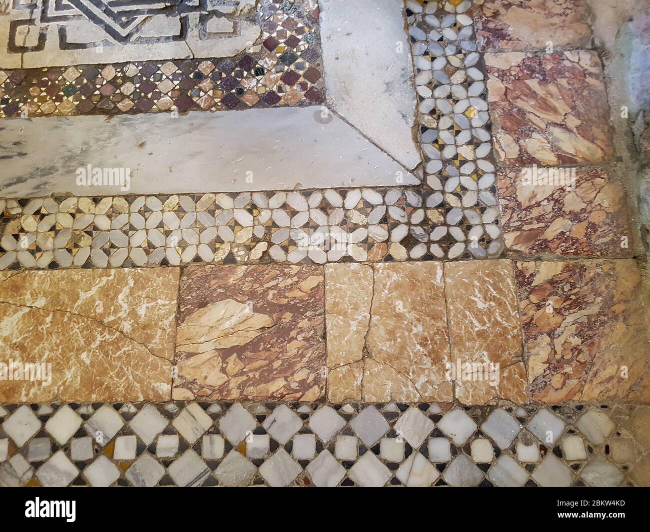 Medieval mosaics hi-res stock photography and images - Alamy