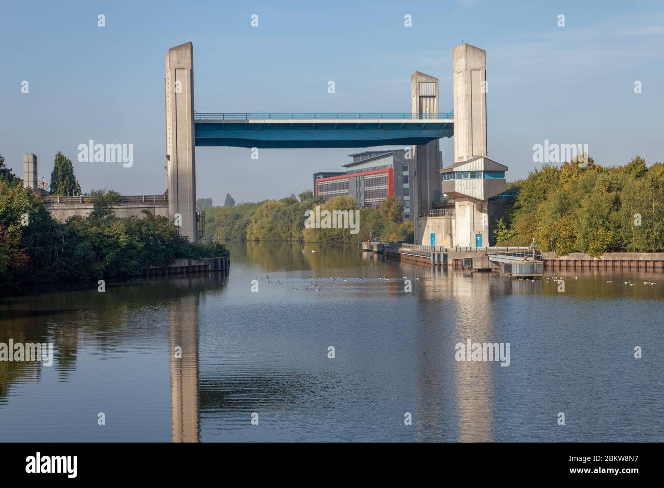 Centenary Bridge on the outskirts of Manchester: one of two vertical-lift bridges along the Manchester Ship Canal Stock Photo