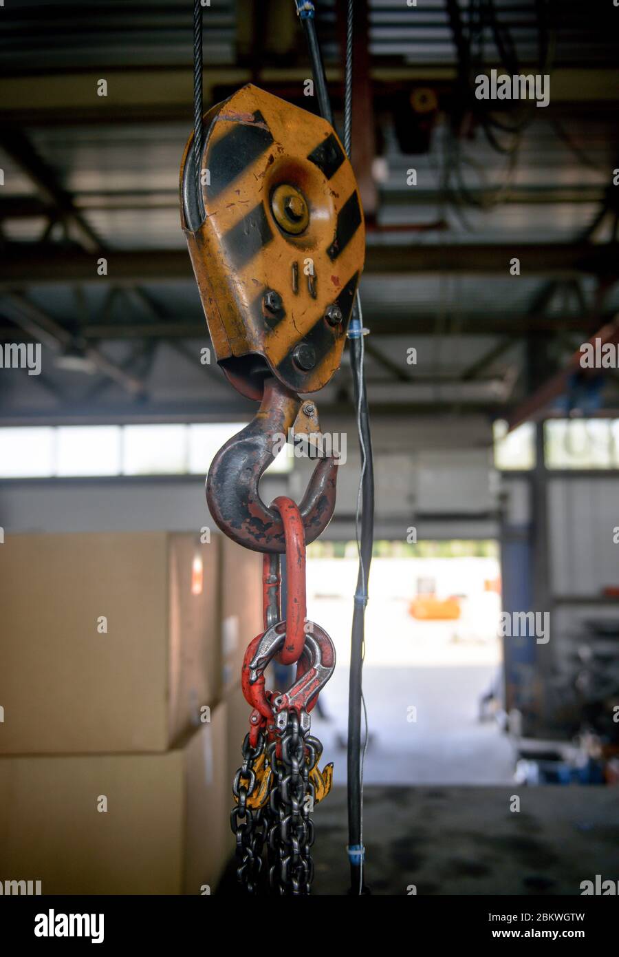 Steel hook and chain. heavy duty hoist hook. Chain Hoist