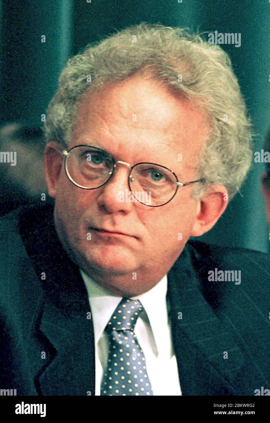 United States Representative Howard L. Berman (Democrat of California) makes his opening statements during the U.S. House Judiciary Committee hearing in Washington, DC to determine if there are to be Impeachment hearings against US President Bill Clinton on 5 October, 1998.Credit: Ron Sachs / CNP / MediaPunch Stock Photo