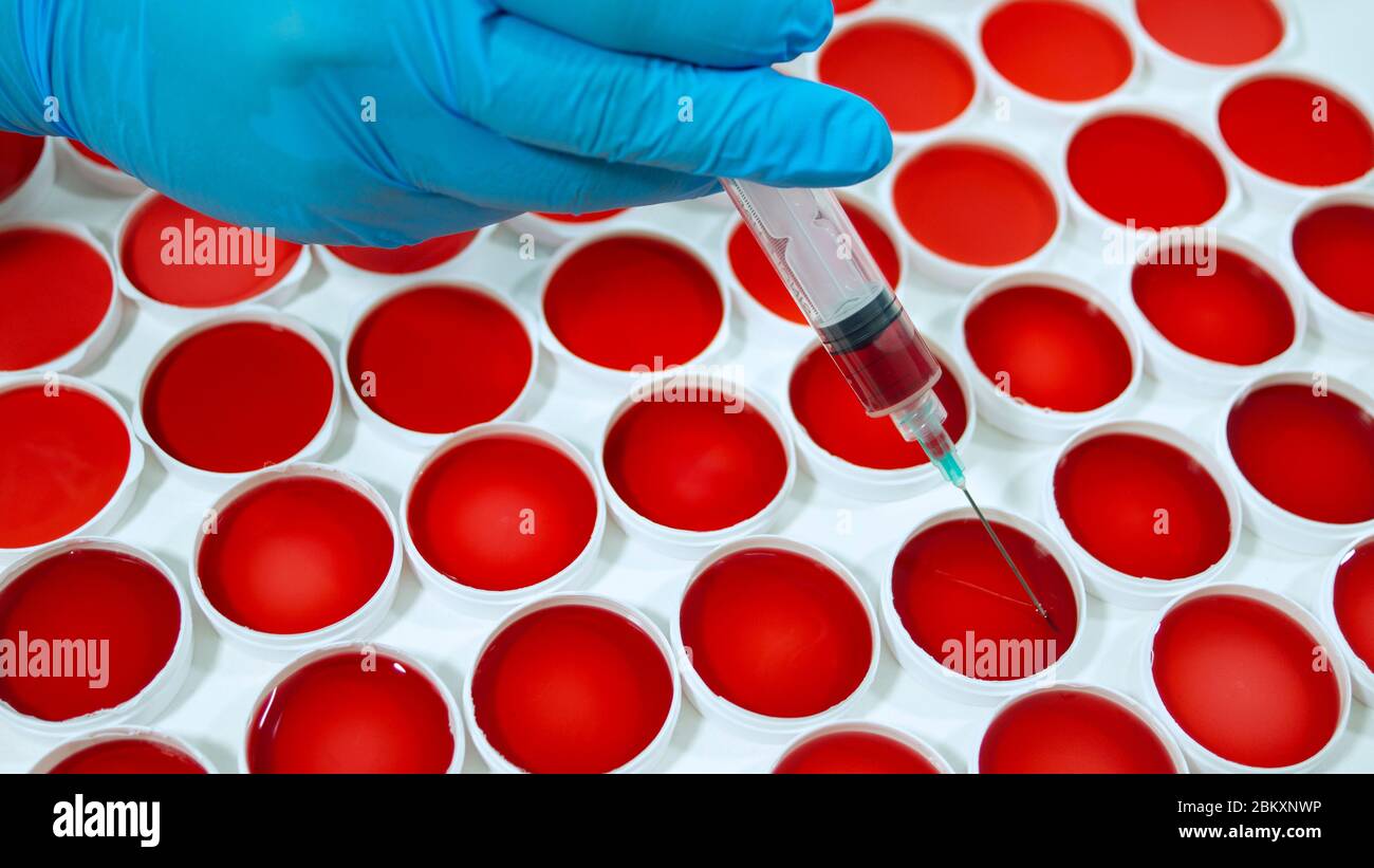 Hand with a white container hi-res stock photography and images - Alamy
