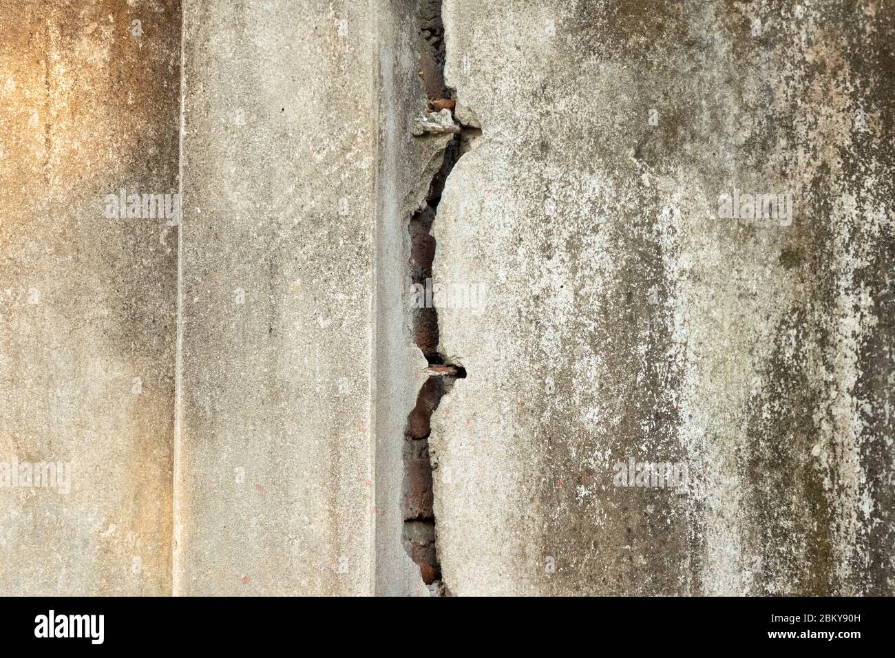 Concrete wall crack, close-up Stock Photo - Alamy