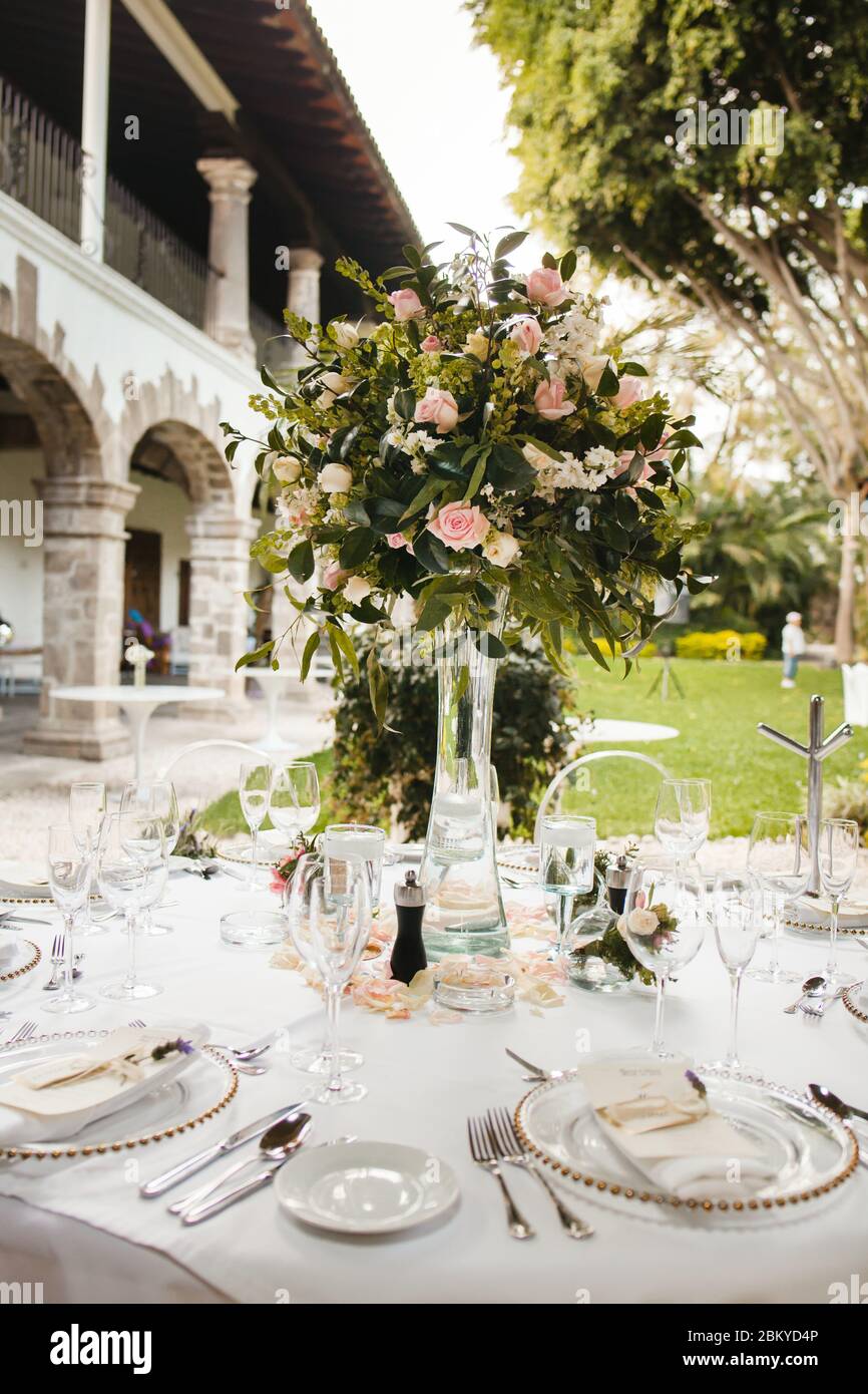 table setup, wedding guest table, reception layout Stock Photo