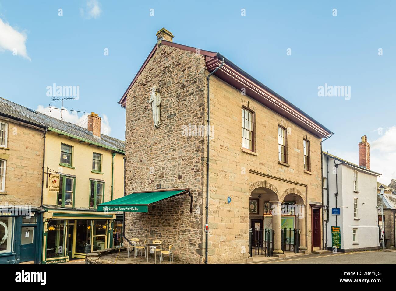 Haye-on-Wye, UK, April 2, 2019: The Town Hall dating from 1840. It is on the site of the original hall built in the reign of James !. The statue on th Stock Photo