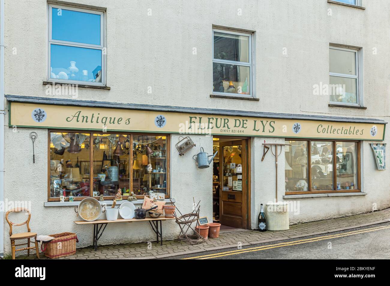 Haye-on-Wye, UK, April 2, 2019: Fleur de Lys Antique shop, St John's Place Stock Photo