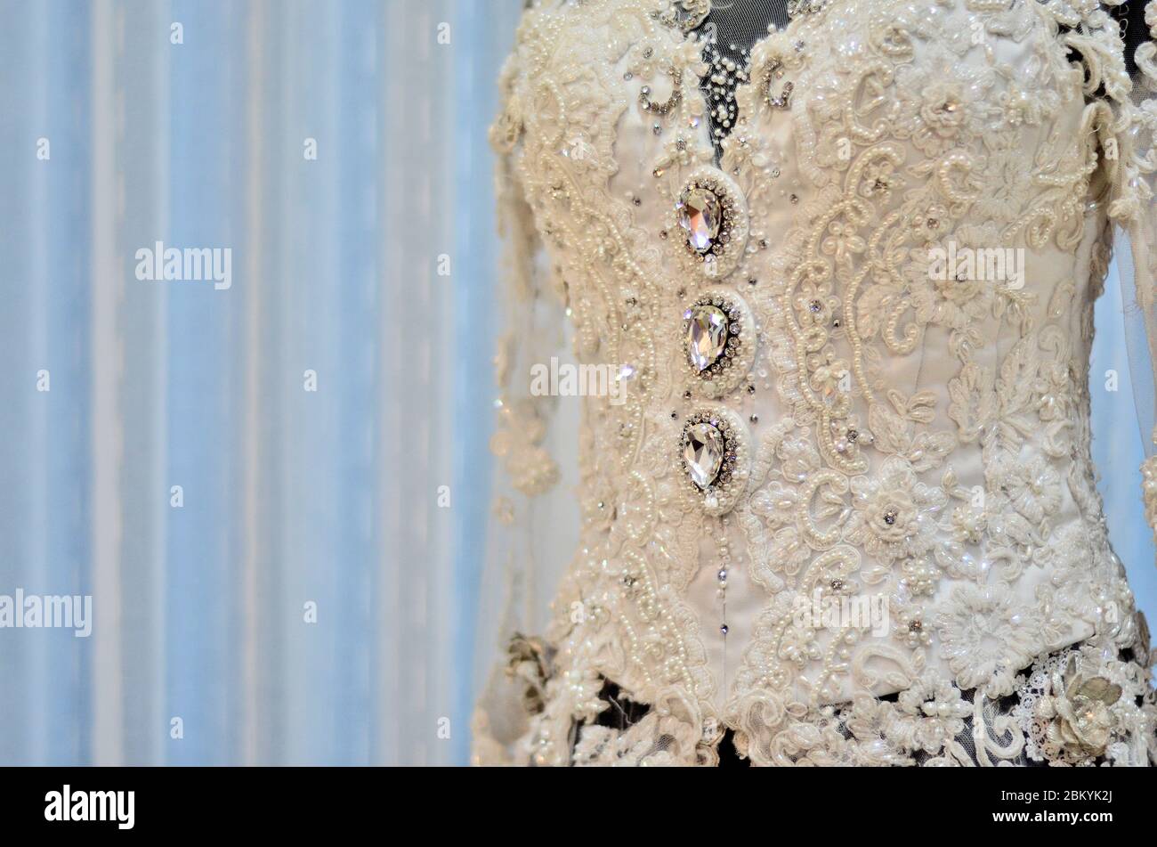 Traditional indonesian dress hi-res stock photography and images - Alamy